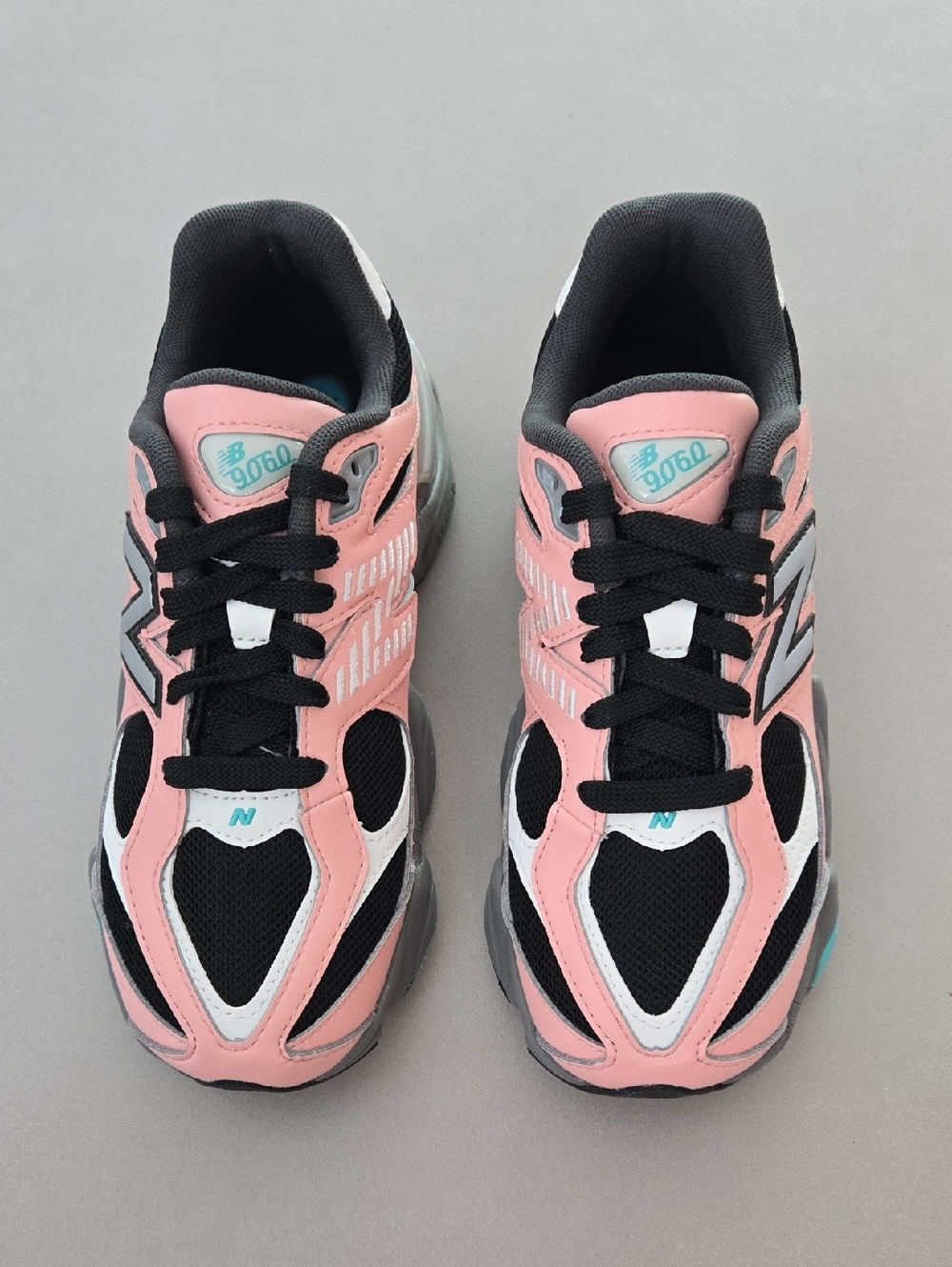 NWT! New Balance 9060 Big Kids Sneakers In The "Pink Teal" Colorway Size 4